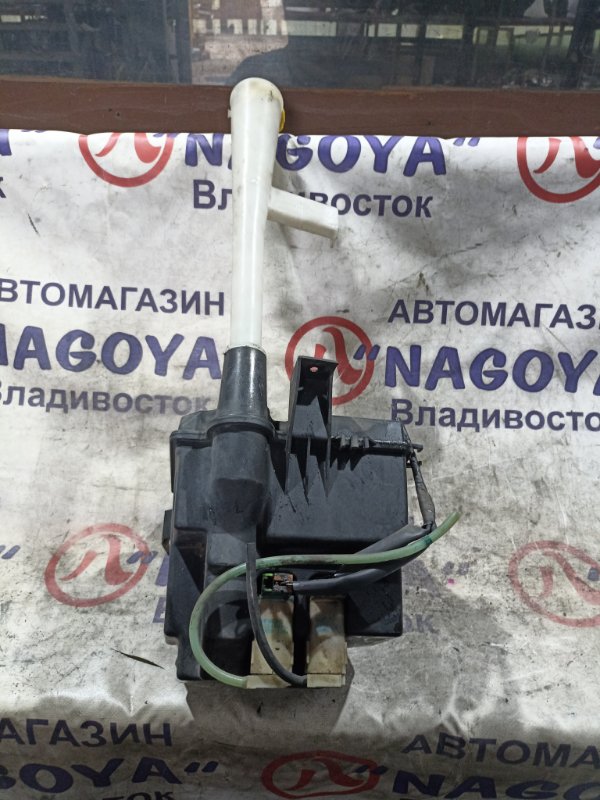 Бачок стеклоомывателя NISSAN RNESSA PNN30 KA24DE (б/у)