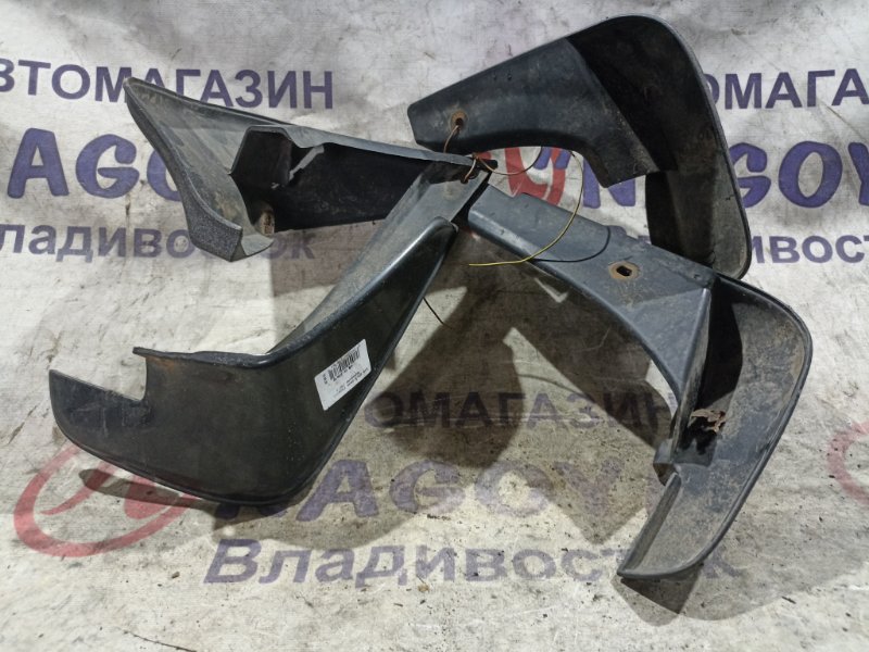 Брызговики комплект TOYOTA COROLLA FIELDER ZZE124 1ZZ-FE (б/у)