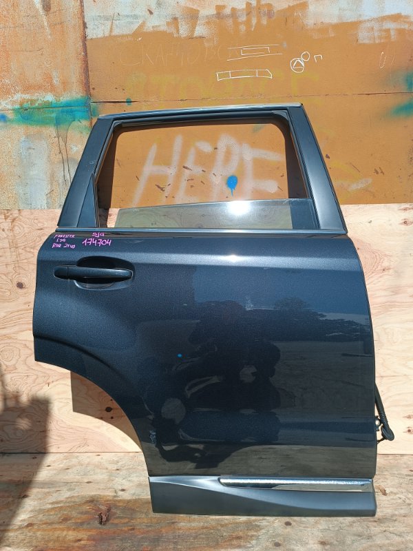 Дверь SUBARU FORESTER SJG FA20ESZHWA задняя правая COLOR 61K (б/у)