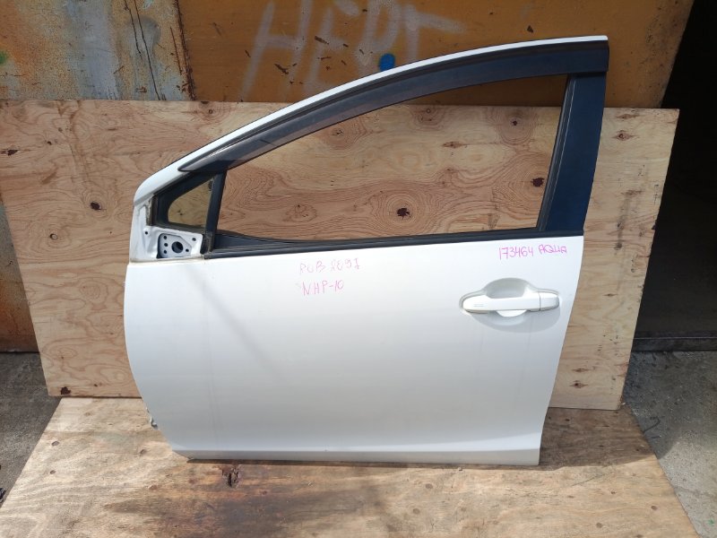 Дверь TOYOTA AQUA NHP10 1NZ-FXE передняя левая COLOR 082 (б/у)
