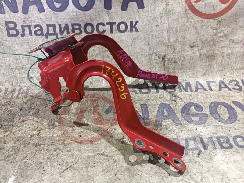 Петли капота TOYOTA AQUA NHP10 1NZ-FXE передние PARA (б/у)