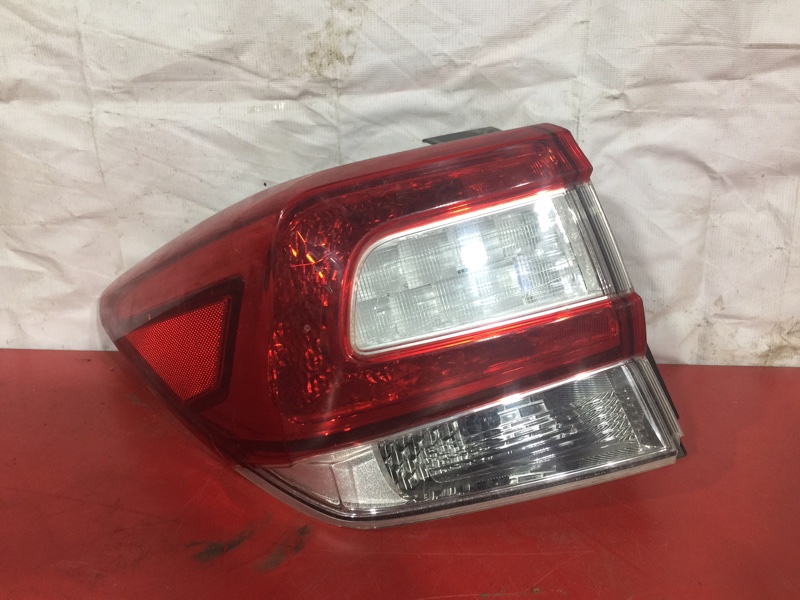 Фонарь наружний задний левый Subaru XV 2 84201FL051 Б/У