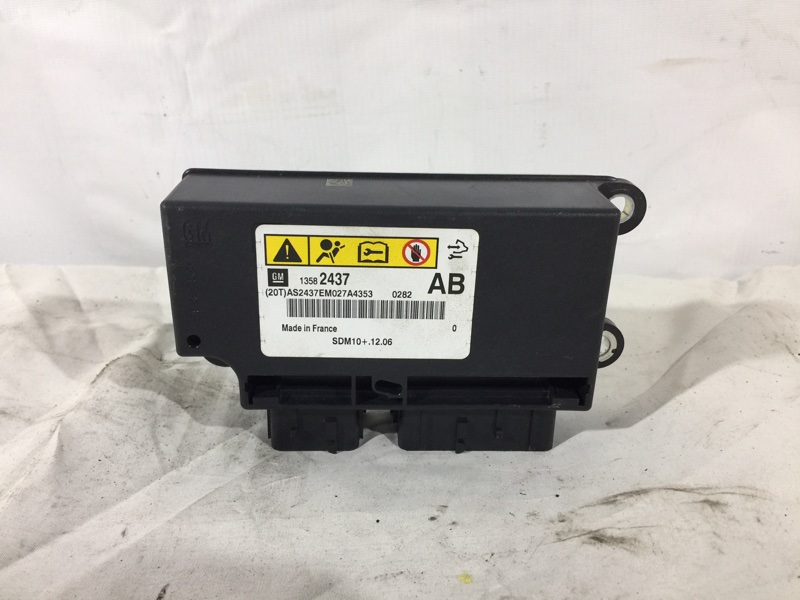 Блок AirBag Opel Astra J 13582437 контрактная