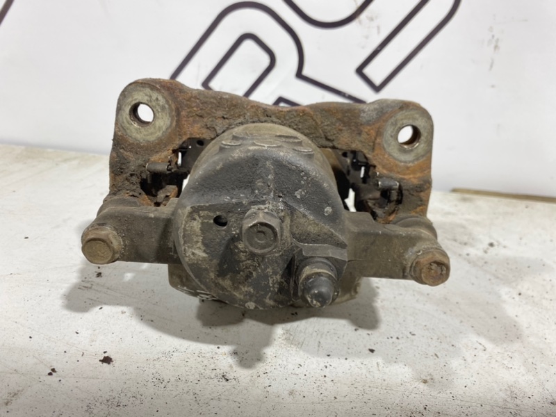 Суппорт тормозной передний левый CT200H 1