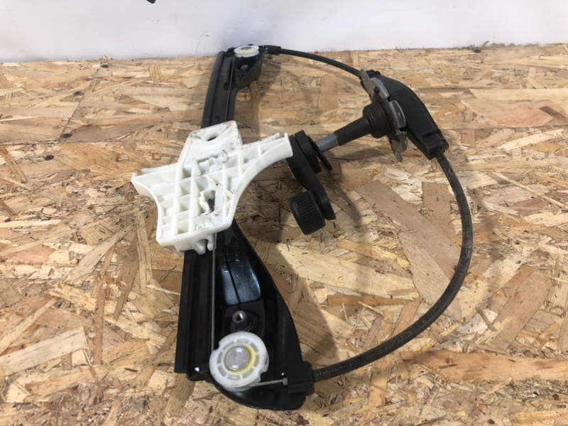 Стеклоподъемник задний правый Fabia 2 Стеклоподъемник задний правый Fabia 2