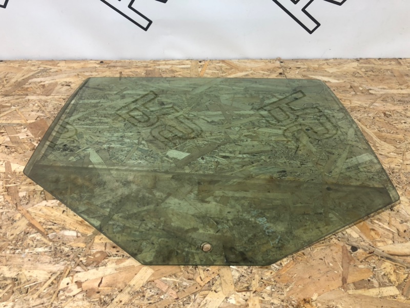 Стекло двери заднее правое Fabia 2 Стекло двери заднее правое Fabia 2