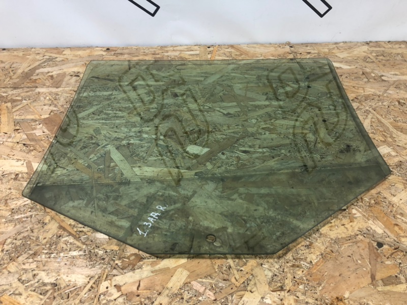 Стекло двери заднее правое Fabia 2 Стекло двери заднее правое Fabia 2