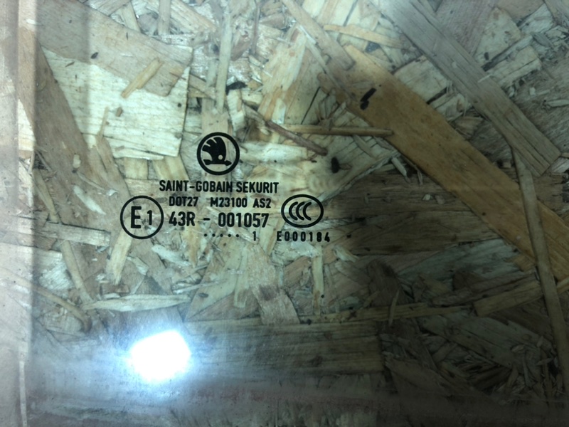 Стекло двери заднее правое Fabia 2 Стекло двери заднее правое Fabia 2