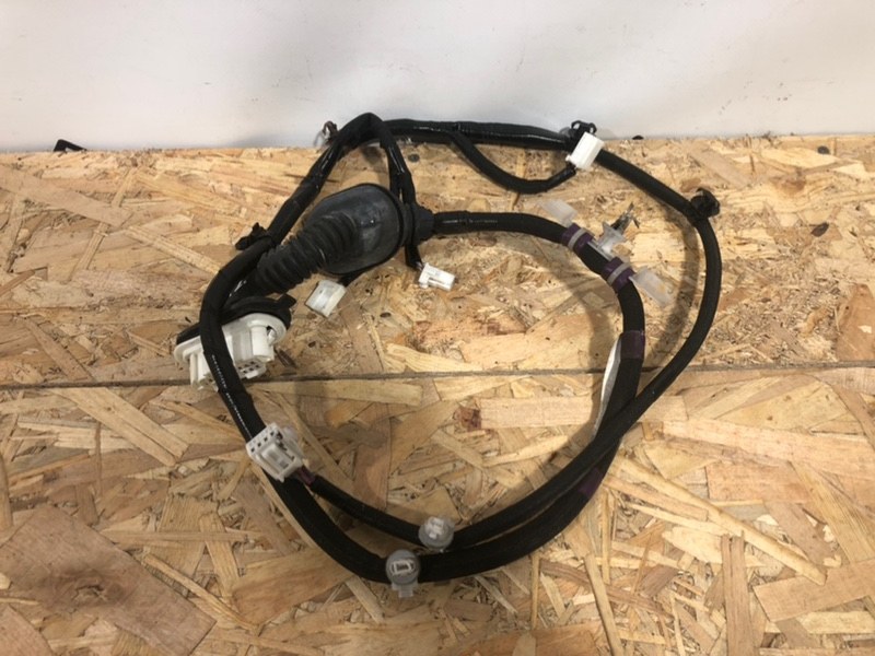 Проводка двери задняя левая Lexus CT200H 1 8215476040 контрактная
