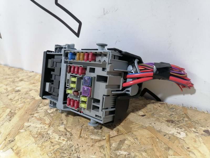 Блок предохранителей Opel Astra j GTC