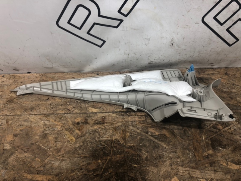 Обшивка стойки кузова задняя правая 6 GJ