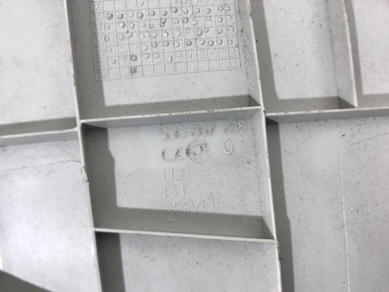 Обшивка стойки кузова правая Fabia 2