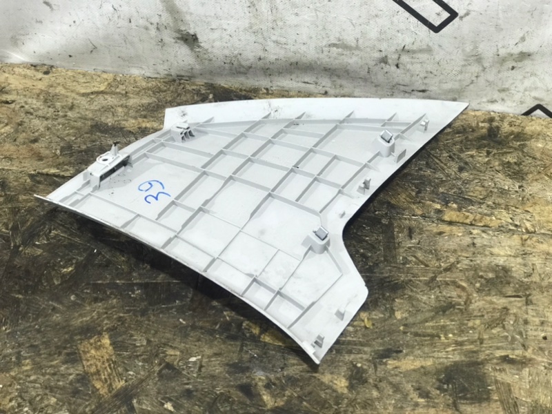 Обшивка стойки кузова задняя левая Fabia 2 Обшивка стойки кузова задняя левая Fabia 2