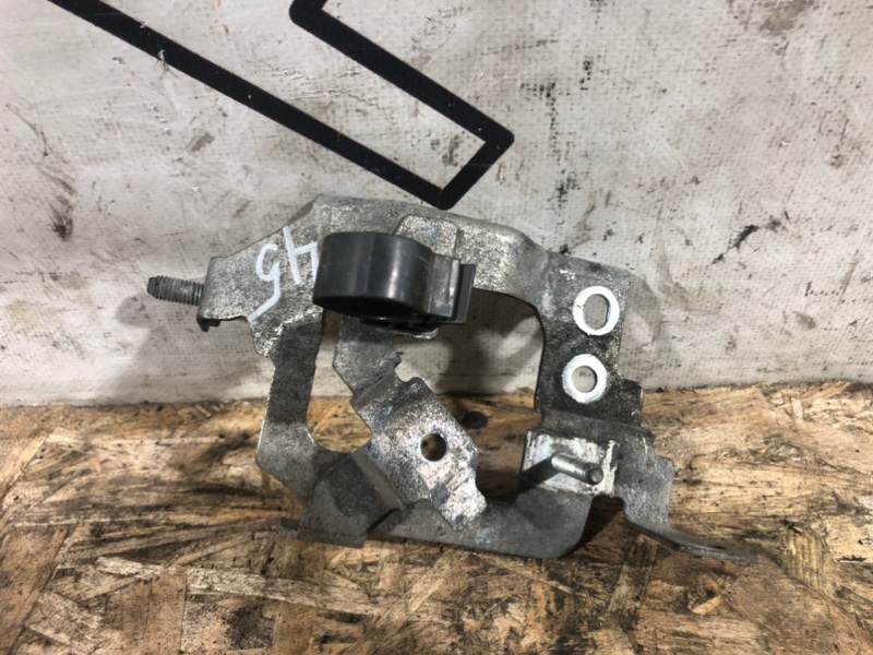 Кронштейн Mazda CX-5 1 Кронштейн Mazda CX-5 1