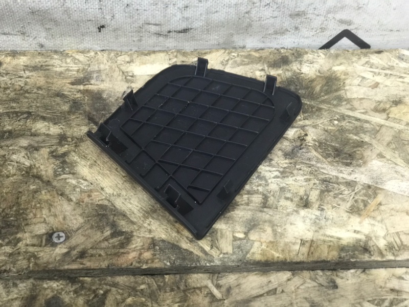 Обшивка крышки багажника правая i40 1 Обшивка крышки багажника правая i40 1