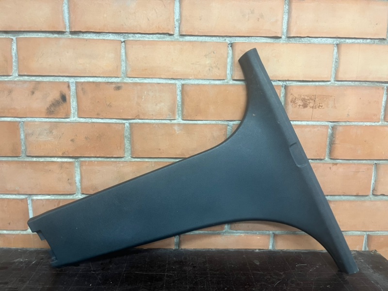 Обшивка стойки кузова правая Skoda Fabia 2