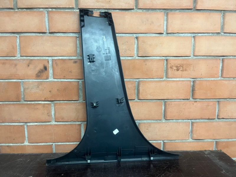 Обшивка стойки кузова правая Skoda Fabia 2 Обшивка стойки кузова правая Skoda Fabia 2