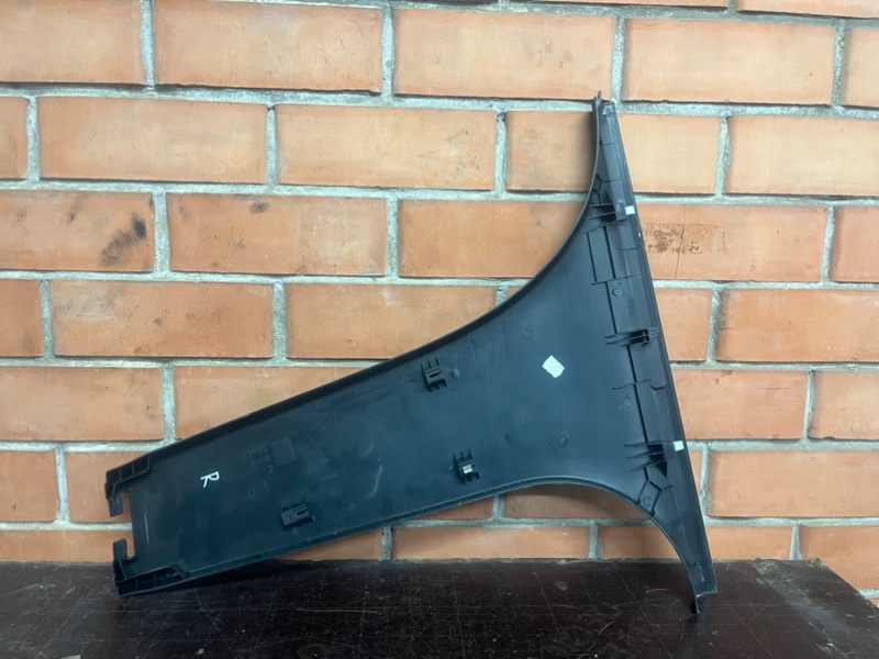 Обшивка стойки кузова правая Fabia 2 Обшивка стойки кузова правая Fabia 2