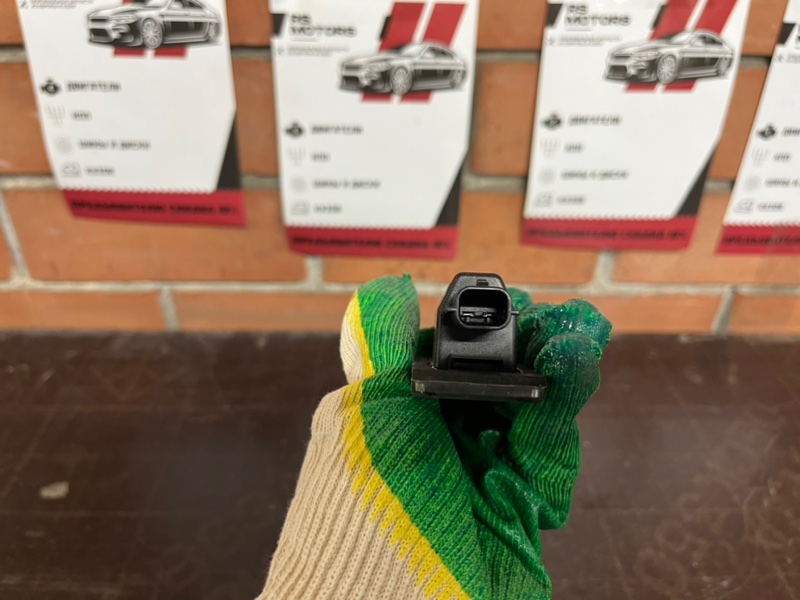 Подсветка номера Renault Daster 2