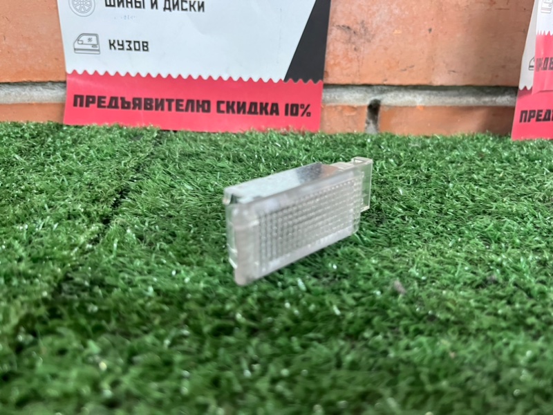Плафон подсветки салона Porsche Cayenne 958 Плафон подсветки салона Porsche Cayenne 958