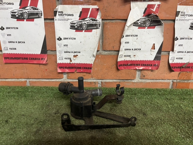 Помпа BMW 1-Series F20 704125050 Б/У