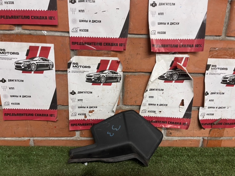 Запчасть накладка стоп-сигнала Jaguar E-PACE 1 J9C328661AD Б/У Накладка стоп-сигнала Jaguar E-PACE 1 J9C328661AD Б/У