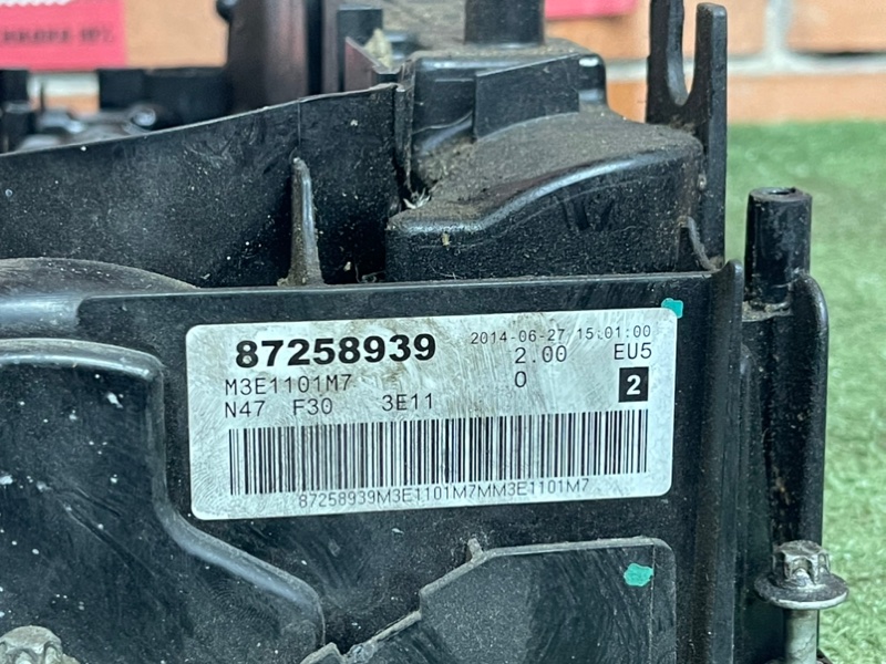 Крышка клапанов 3-series F30 N47D20C Крышка клапанов 3-series F30 N47D20C