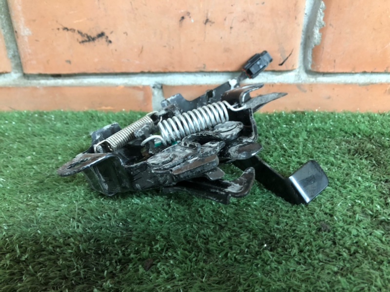 Замок капота Camry XV70 Замок капота Camry XV70