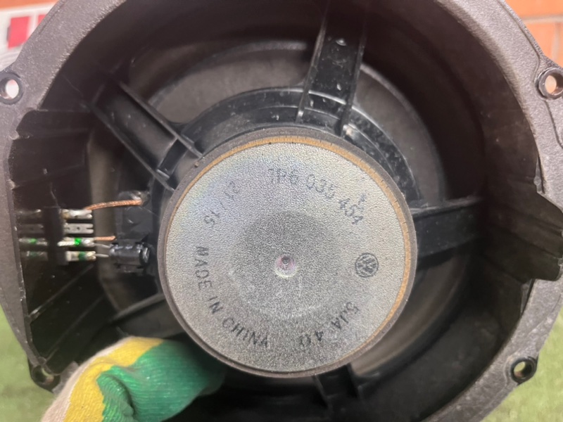 Динамик передний правый Touareg 2