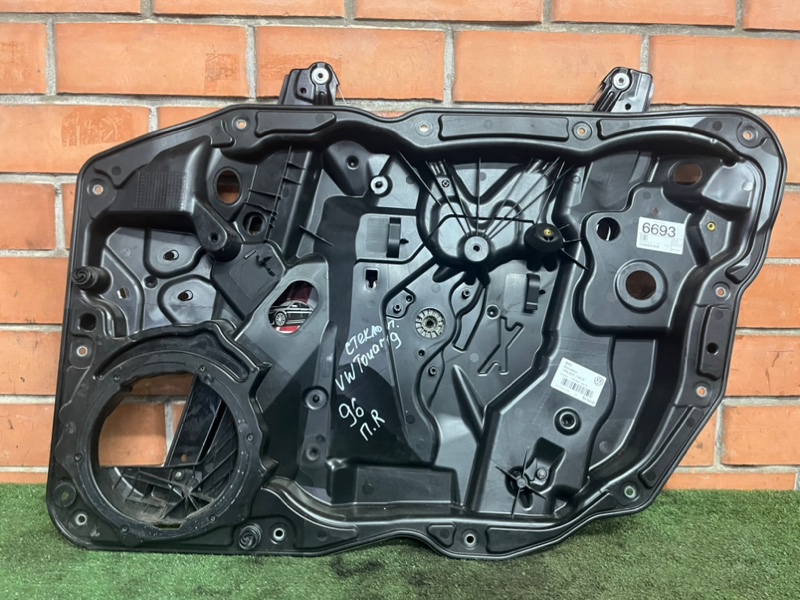 Стеклоподъемник передний правый Volkswagen Touareg 2 7P6837756D Б/У