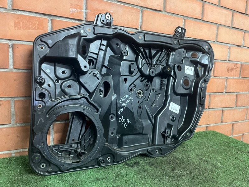 Стеклоподъемник передний правый Volkswagen Touareg 2