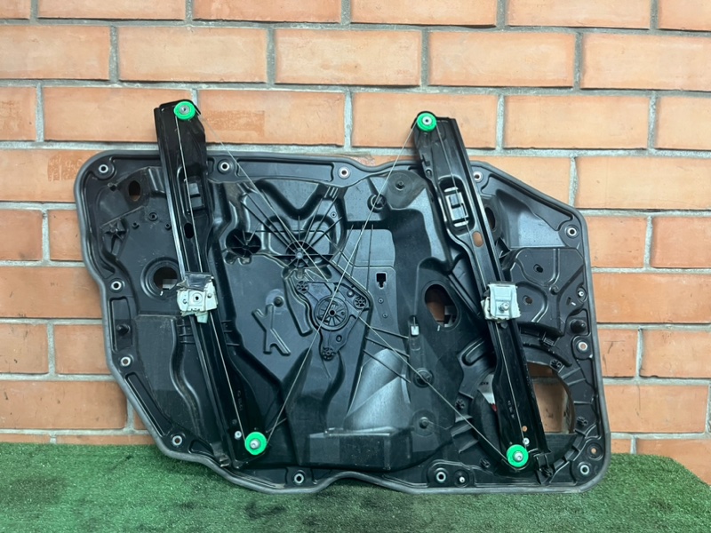 Стеклоподъемник передний правый Touareg 2