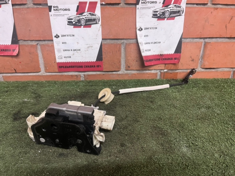 Замок двери передний правый Touareg 2