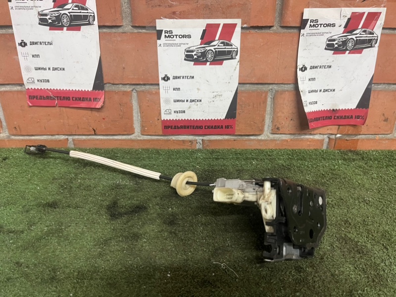 Замок двери передний правый Touareg 2