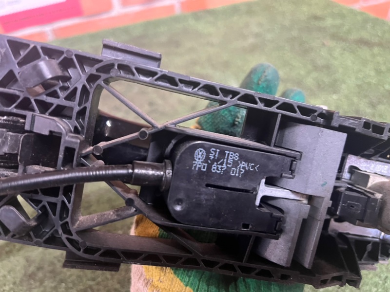 Ручка двери внешняя передняя правая Touareg 2