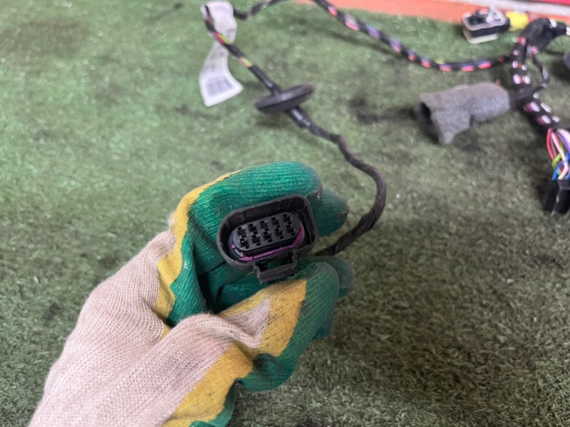 Проводка двери передняя правая Touareg 2