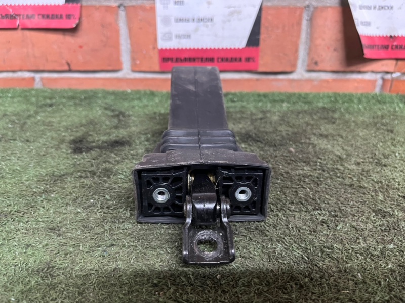 Ограничитель двери передний правый Touareg 2