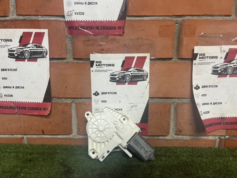 Запчасть моторчик стеклоподъемника передний правый Volkswagen Touareg 2 8K0959802 Б/У Моторчик стеклоподъемника передний правый Volkswagen Touareg 2 8K0959802 Б/У