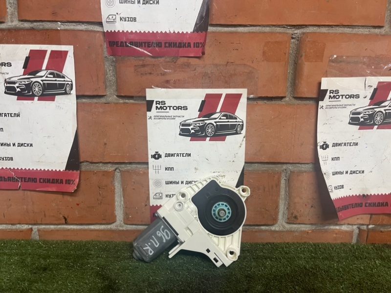 Моторчик стеклоподъемника передний правый Touareg 2 Моторчик стеклоподъемника передний правый Touareg 2