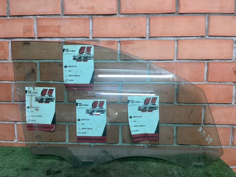 Стекло двери переднее правое Touareg 2