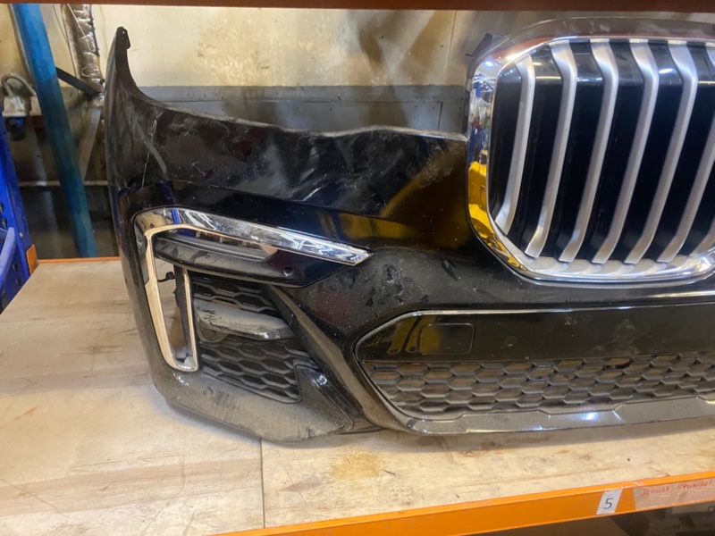 Бампер передний X7 G07