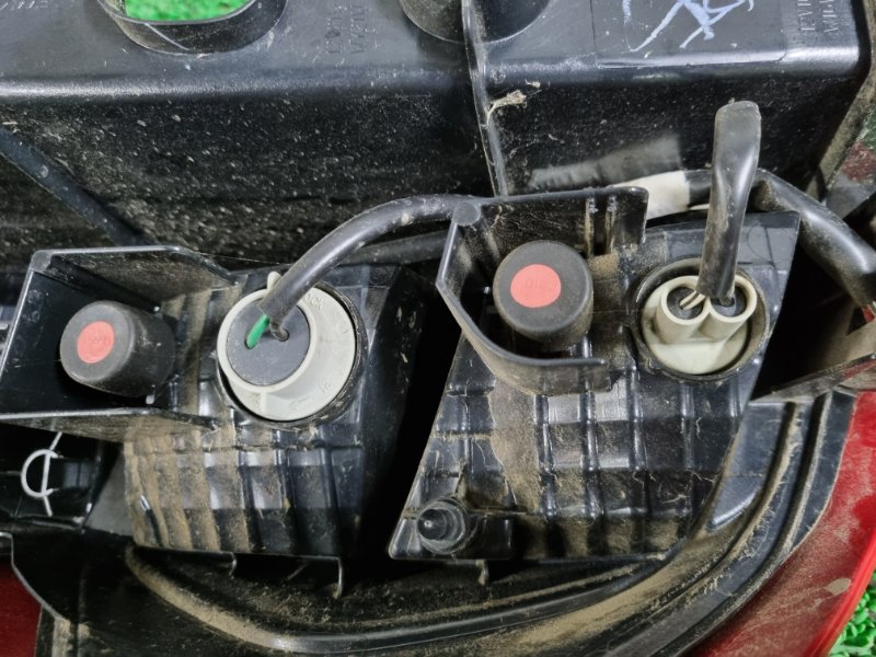 Стоп сигнал правый Toyota Roomy M910A-0070740 1KR-FE