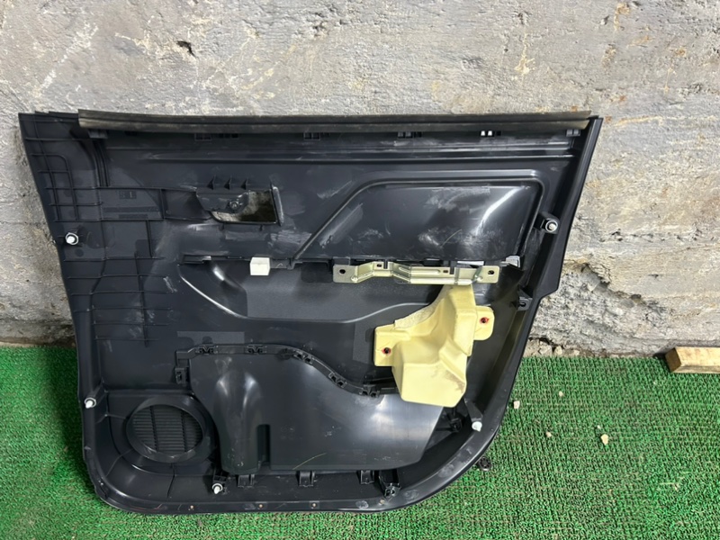 Обшивка двери передняя левая Toyota Roomy M900 1KR