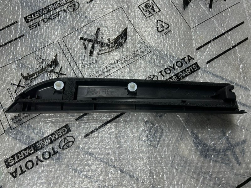Обшивка двери задняя левая Roomy M900 1KR