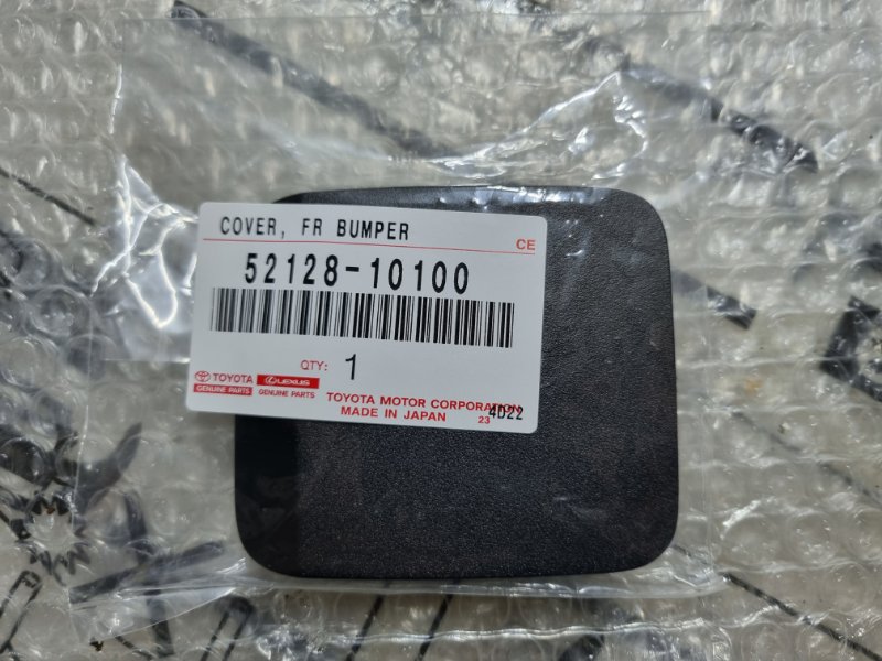 Заглушка буксировочного крюка передняя Toyota CH-R 2019+ ZYX11 52128-10100 новая