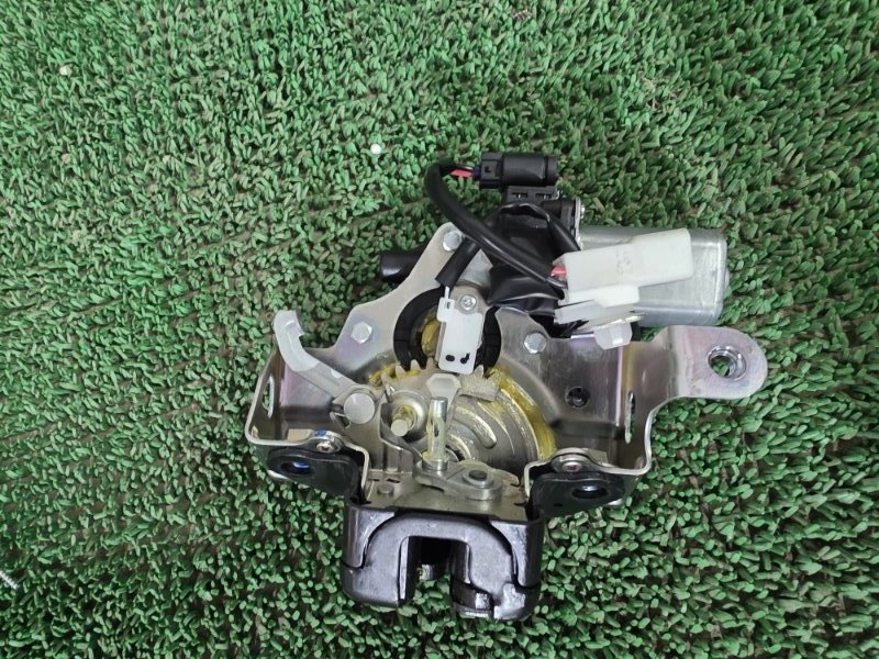 Замок багажника Levorg 2022 VN5 CB18