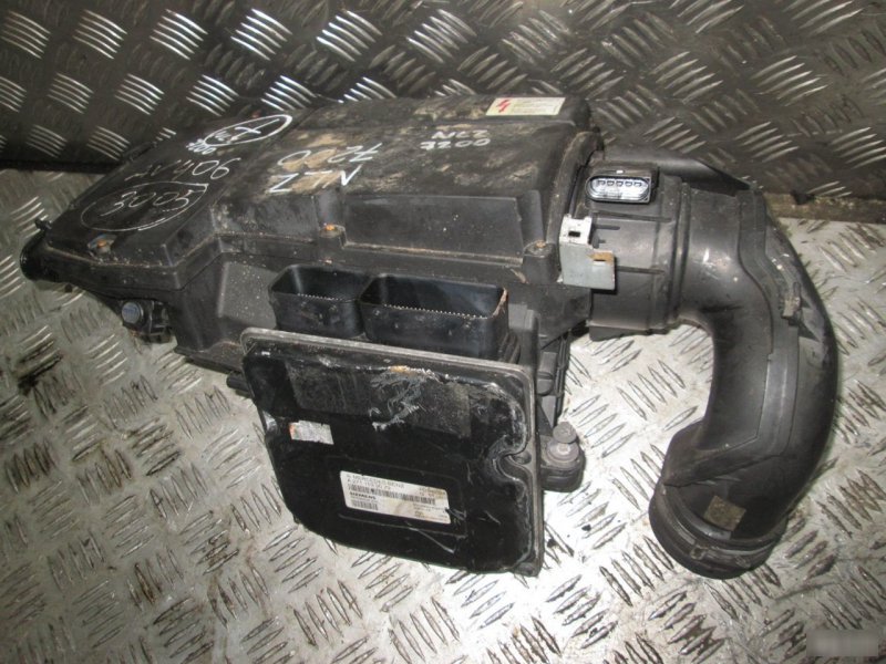 Блок управления двигателем Mercedes-Benz A2711539079 контрактная