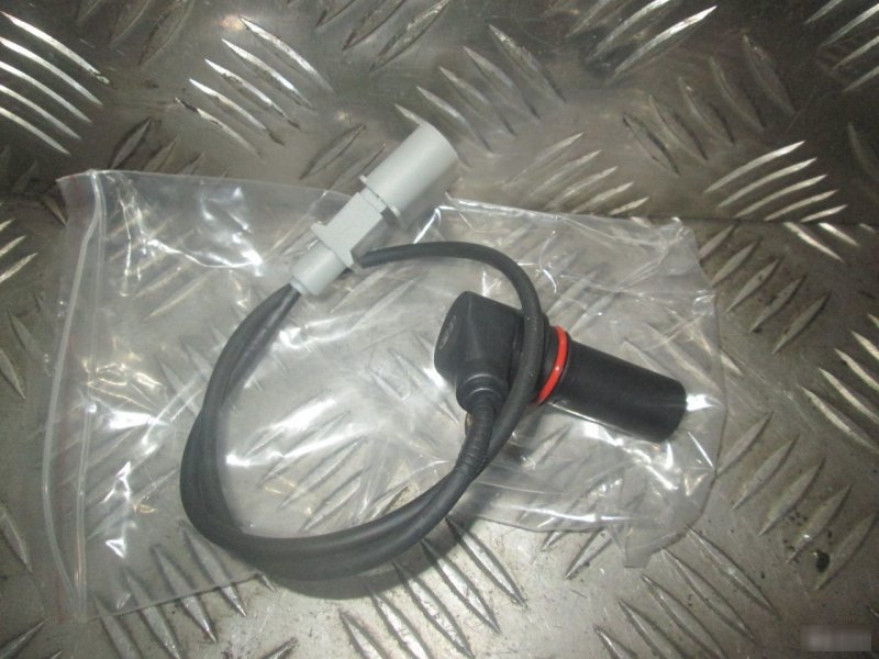 Датчик коленвала Audi 038907319D новая
