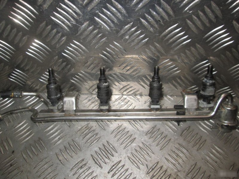 Запчасть форсунка топливная Volkswagen Golf 06A906031D Б/У Форсунка топливная Volkswagen Golf 06A906031D Б/У