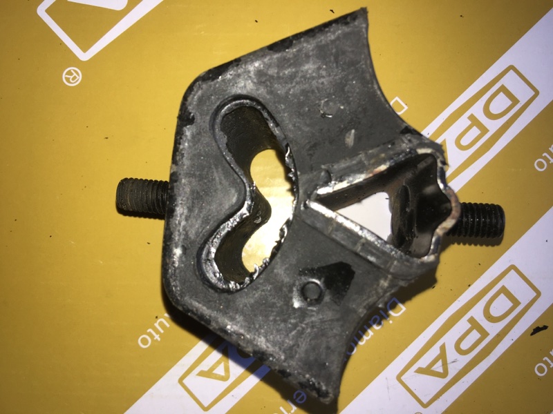 Опора двигателя Audi 80 B3 Опора двигателя Audi 80 B3